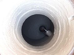 ROHRPROFI ®-Leistung: Abdichtung eines Mineralölabscheiders mit Polyurea (dauerhaft dicht), für die anschließende Dichtheitsprüfung im Salzburger Land. ROHRPROFI ®-Leistung: Abdichtung eines Mineralölabscheiders mit Polyurea (dauerhaft dicht), für die anschließende Dichtheitsprüfung im Salzburger Land.